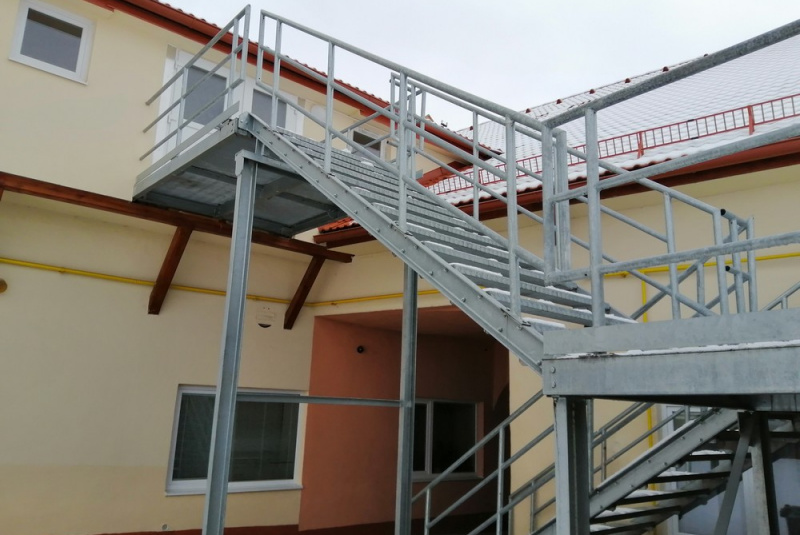  Zákazková výroba oceľových konštrukcii / Strieška CSEMADOK RV - foto