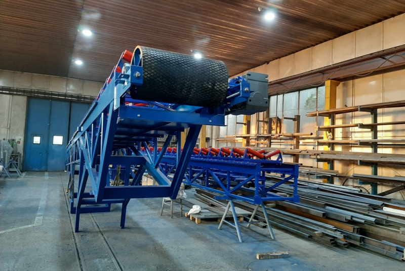  Projektovanie, výroba a montáž technologických zariadení / Dopravný pás 22m - foto