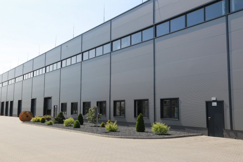 Strešné panely - s viditeľným spojom / Stenový sendvičový panel PIR Standard - video Strešné panely - s viditeľným spojom / Stenový sendvičový panel PIR Standard - video