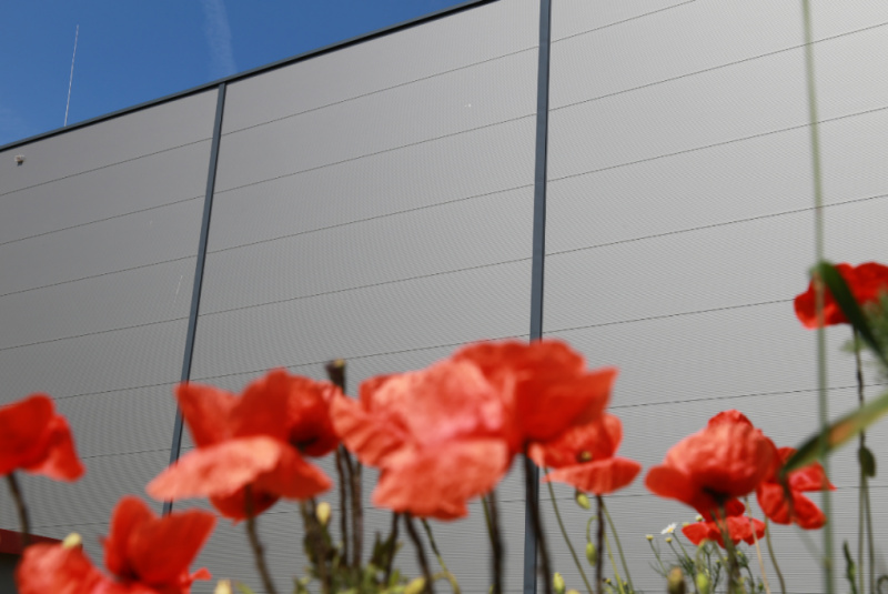 Strešné panely - s viditeľným spojom / Stenový sendvičový panel PIR Standard - video Strešné panely - s viditeľným spojom / Stenový sendvičový panel PIR Standard - video