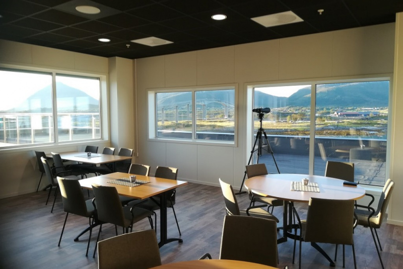 Strešné panely - s viditeľným spojom / Stenový sendvičový panel PIR Standard - video Strešné panely - s viditeľným spojom / Stenový sendvičový panel PIR Standard - video