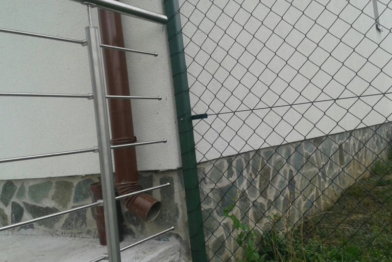  Zákazková výroba oceľových konštrukcii / Nerezové zábradlie – RD Betliar - foto