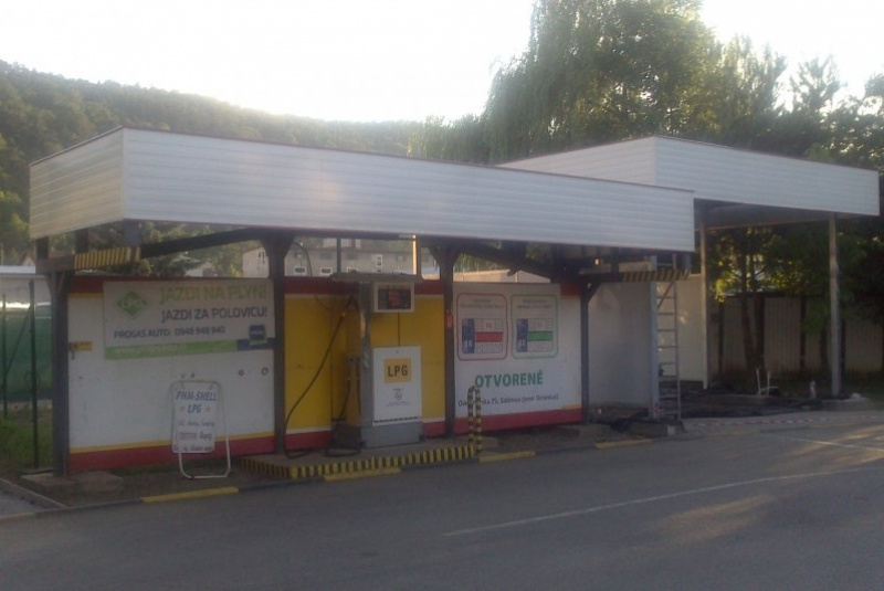  Zákazková výroba oceľových konštrukcii / Ručná autoumyvárka – Shell Sabinov - foto