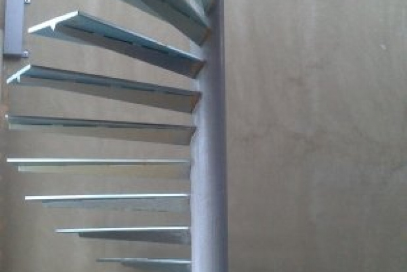  Zákazková výroba oceľových konštrukcii / Točité schody – Rodinný dom Rožňava - foto