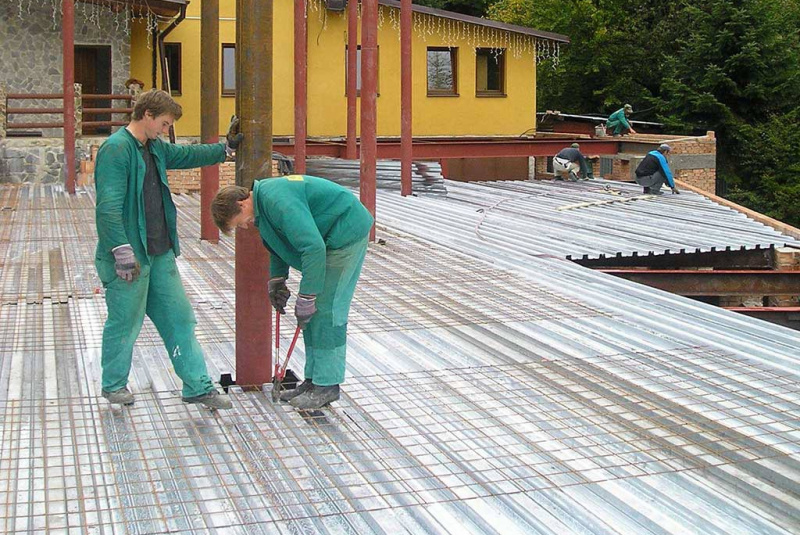  Zákazková výroba oceľových konštrukcii / Rekonštrukcia hotela Šomka v Drienici. - foto