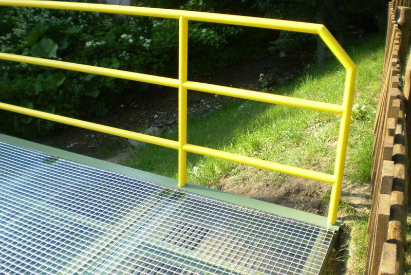 Zákazková výroba oceľových konštrukcii / Výstavba mosta cez potok v Hoteli Šomka v Drienici. - foto  Zákazková výroba oceľových konštrukcii / Výstavba mosta cez potok v Hoteli Šomka v Drienici. - foto