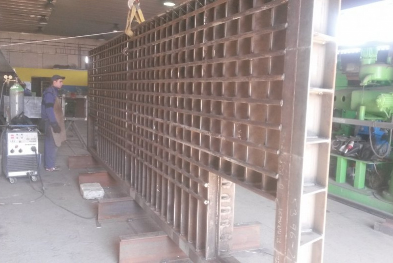  Projektovanie, výroba a montáž technologických zariadení / Výroba zásobníka kameniva 1 - TRANSUNIT - foto