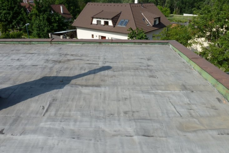  Opláštenie budov / Rekonštrukcia strechy hydroizolačnou fóliou Fatrafol - foto