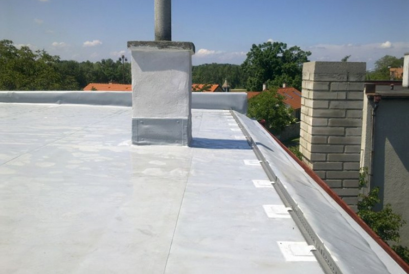  Opláštenie budov / Rekonštrukcia strechy hydroizolačnou fóliou Fatrafol - foto