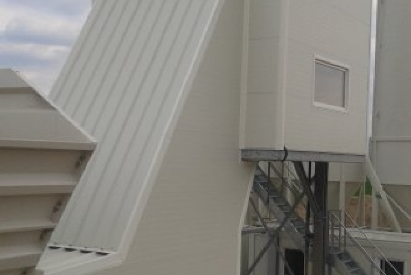  Opláštenie budov / Výroba oceľovej konštrukcie a opláštenie betonárky - Malé Kosihy - foto