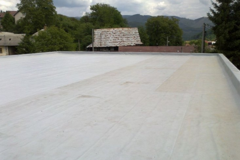  Opláštenie budov / Rekonštrukcia strechy hydroizolačnou fóliou Fatrafol - CBA Dobšiná - foto