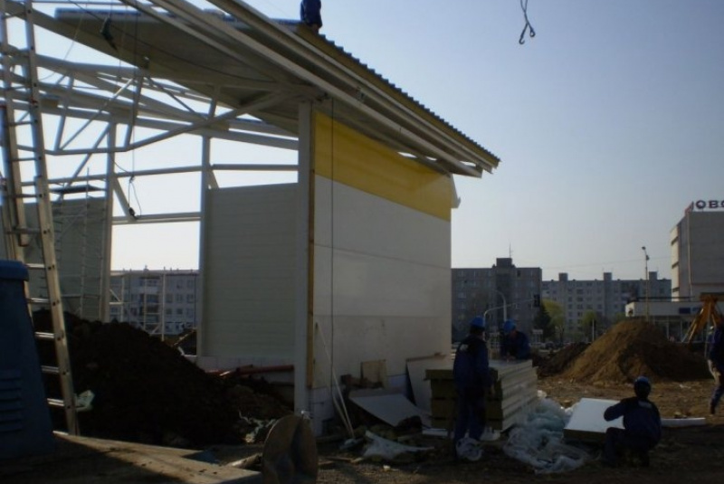  Opláštenie budov / Opláštenie obchodného centra - Sečovce - foto