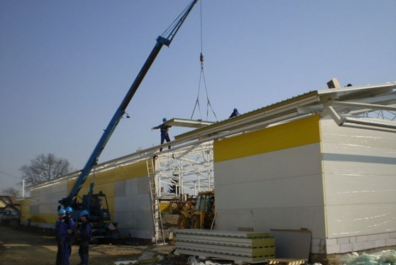  Opláštenie budov / Opláštenie obchodného centra - Sečovce - foto